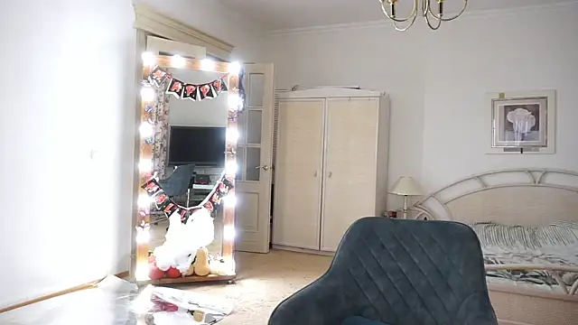 Snapshot of moonlight4u chatting on October 21, 2025, 5:19 am moonlight4u online show from October 21, 2025, 5:19 am