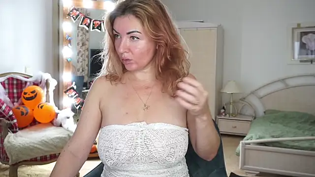 Snapshot of moonlight4u chatting on October 29, 2025, 5:42 am moonlight4u online show from October 29, 2025, 5:42 am