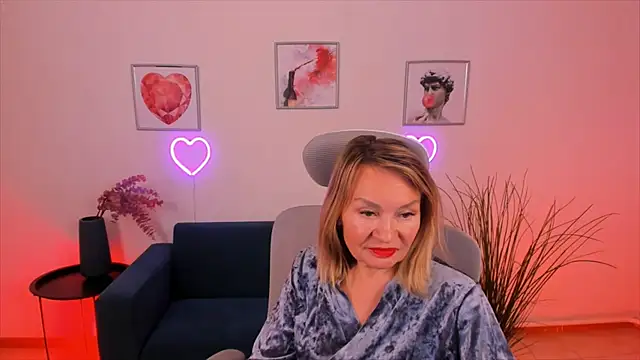 RosalindaFortuna online show from December 30, 2024, 12:09 pm