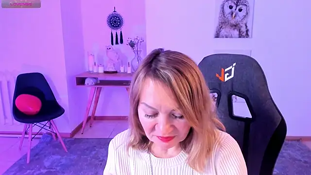 RosalindaFortuna online show from February 18, 2025, 2:16 pm