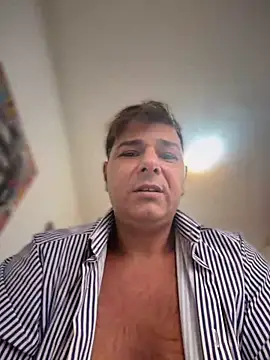Snapshot of SecretlyDD chatting on April 13, 2026, 10:21 am SecretlyDD online show from April 13, 2026, 10:21 am