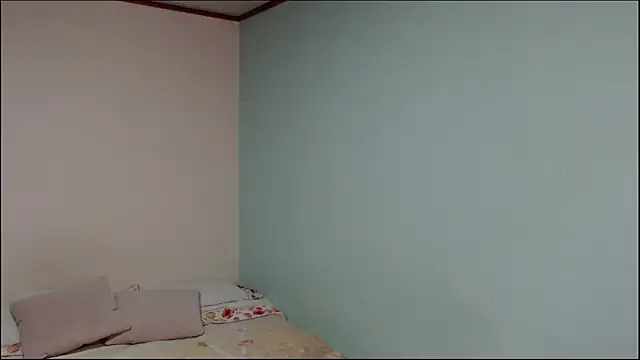 Snapshot of arianna_ros3 chatting on October 4, 2025, 12:36 pm arianna ros3 online show from October 4, 2025, 12:36 pm