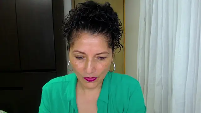 arianna ros3 online show from May 5, 2026, 3:25 am