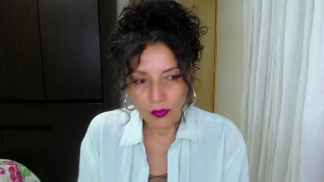 arianna ros3 online show from May 6, 2026, 1:47 am