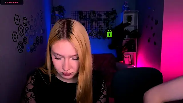 playful sophie online show from June 7, 2026, 7:28 pm