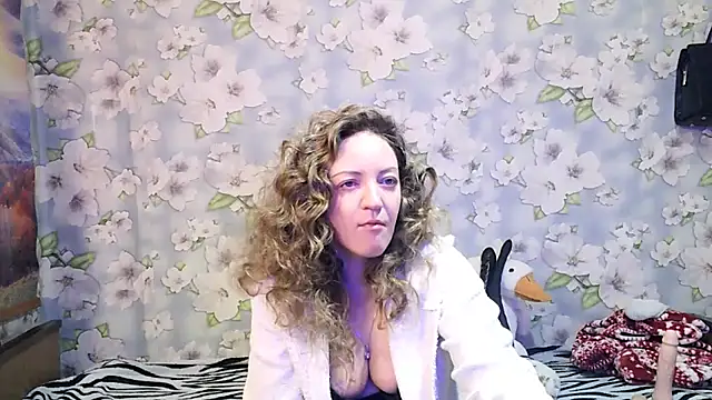 KattyLuuu online show from October 30, 2025, 9:04 pm