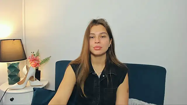 CamilaAmazing online show from September 18, 2025, 6:04 am