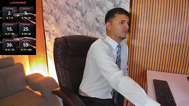 Snapshot of Hideintheoffice chatting on October 27, 2025, 10:58 pm Hideintheoffice online show from October 27, 2025, 10:58 pm