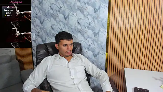 Hideintheoffice online show from November 6, 2025, 3:40 am