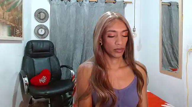 Snapshot of Dannacamilsaenz chatting on February 8, 2025, 11:44 am Dannacamilsaenz online show from February 8, 2025, 11:44 am