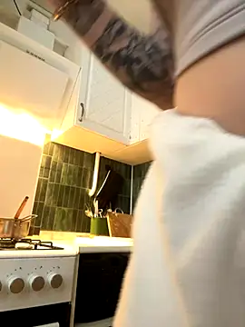 MayaMystic online show from November 15, 2025, 10:12 am