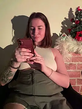 MayaMystic online show from December 17, 2025, 1:28 pm