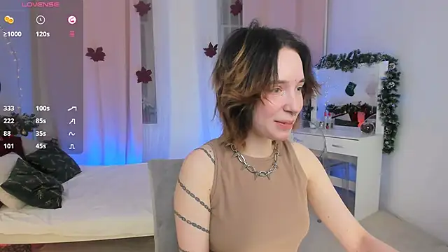 lilithlunna online show from January 7, 2025, 10:30 pm