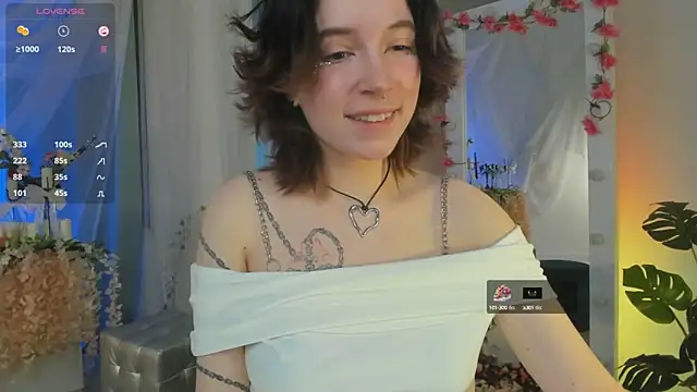 lilithlunna online show from February 19, 2025, 12:57 am