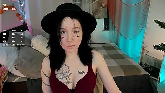 Snapshot of lilithlunna chatting on October 28, 2025, 2:42 pm lilithlunna online show from October 28, 2025, 2:42 pm