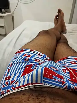 lucasquirao1234 online show from September 29, 2025, 3:39 pm