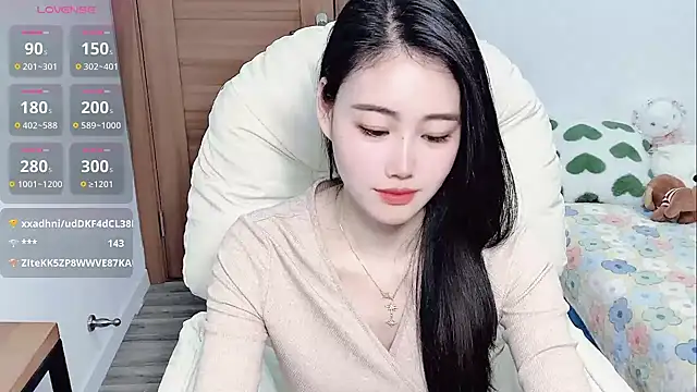 LILI-Baobei online show from March 19, 2025, 5:52 am