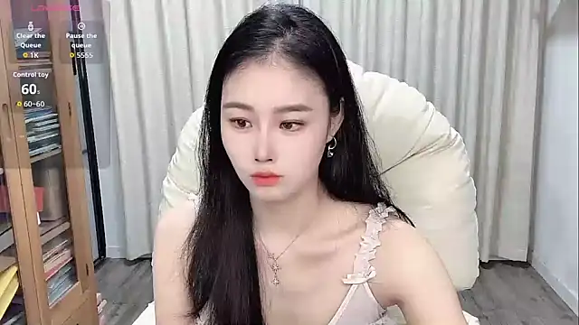 LILI-Baobei online show from September 18, 2025, 2:02 am