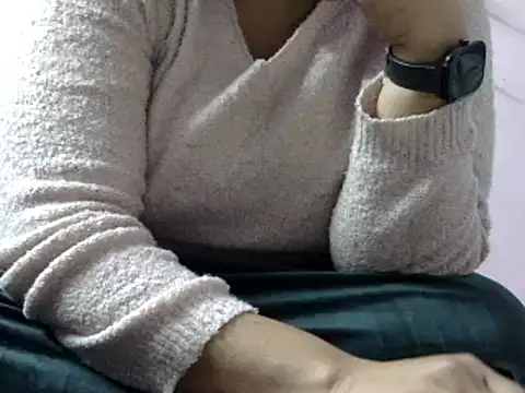 Housewife12 online show from January 6, 2025, 2:47 pm