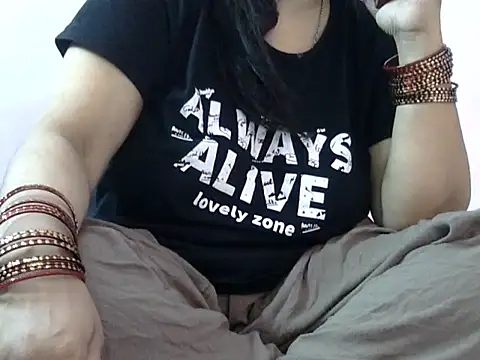 Snapshot of Housewife12 chatting on September 25, 2025, 5:55 am Housewife12 online show from September 25, 2025, 5:55 am