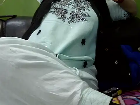 Housewife12 online show from February 5, 2026, 7:35 am