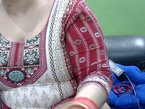 Housewife12 online show from February 7, 2026, 10:08 am