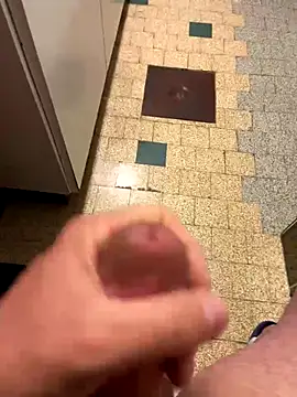 Snapshot of mikiss789 chatting on November 2, 2025, 4:15 am mikiss789 online show from November 2, 2025, 4:15 am