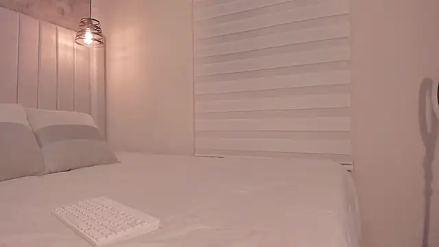  dakota a online show from September 27, 2025, 6:35 pm