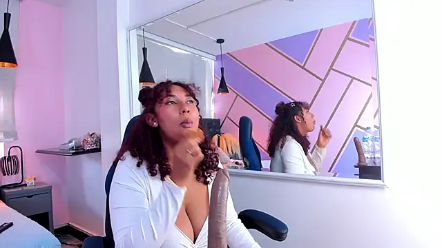 lauraltt online show from January 2, 2025, 4:02 pm