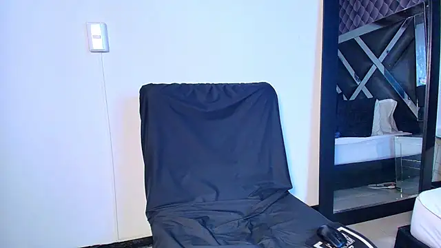 caroo gomeez online show from October 7, 2025, 4:09 am