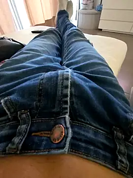 Kingqueen696 online show from May 6, 2026, 11:48 am