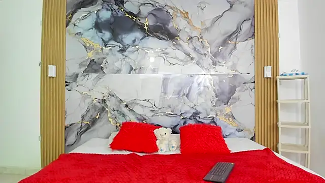 Mariana 16  online show from November 27, 2025, 7:49 pm