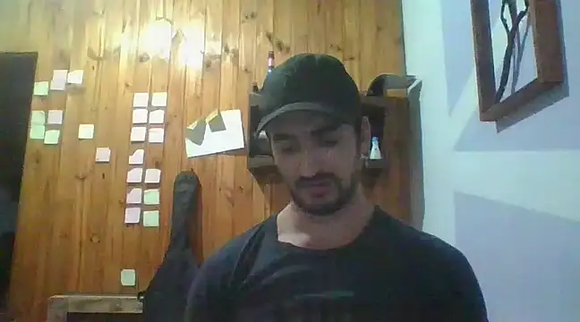 Snapshot of italianbighorse22 chatting on December 19, 2024, 3:29 am italianbighorse22 online show from December 19, 2024, 3:29 am
