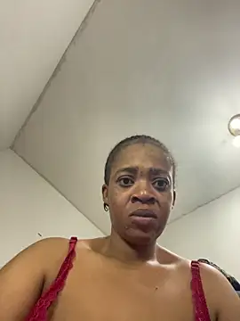 beverlyxxxx online show from February 9, 2026, 11:14 am