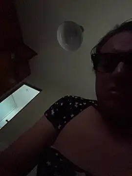 NikkelSofia online show from October 24, 2025, 10:50 pm