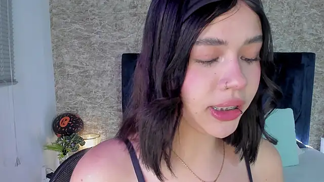 Snapshot of Lily_Woodz chatting on November 8, 2025, 7:23 pm Lily Woodz online show from November 8, 2025, 7:23 pm