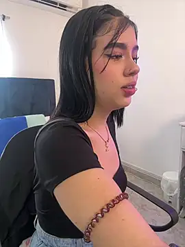 Snapshot of Lily_Woodz chatting on January 18, 2026, 2:43 pm Lily Woodz online show from January 18, 2026, 2:43 pm