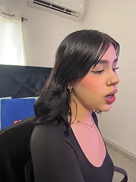 Lily Woodz online show from February 15, 2026, 2:36 pm