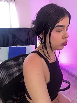 Lily Woodz online show from May 6, 2026, 7:41 pm
