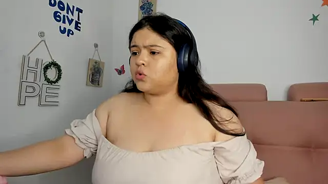 lizzie c online show from June 7, 2026, 10:35 pm