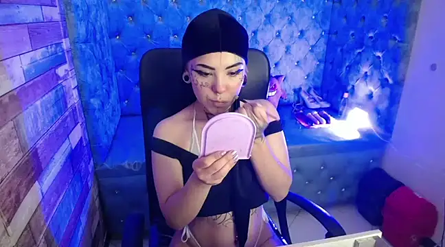 xbabymoonx online show from January 25, 2025, 4:35 pm