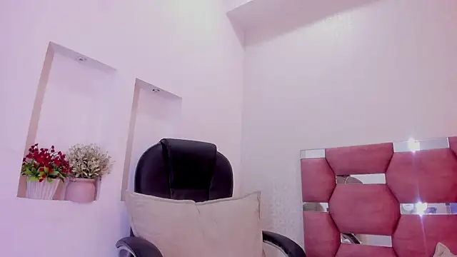 celeste smmith  online show from September 13, 2025, 8:08 pm