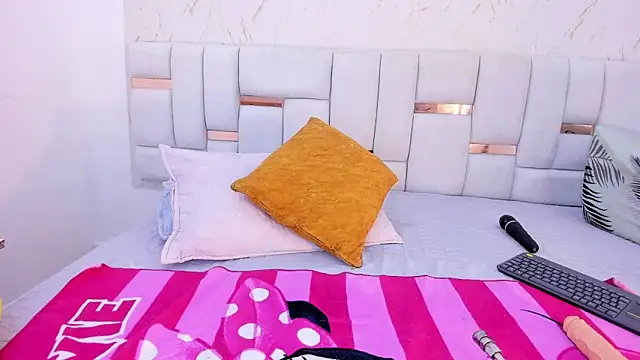 celeste smmith  online show from February 6, 2026, 3:55 am