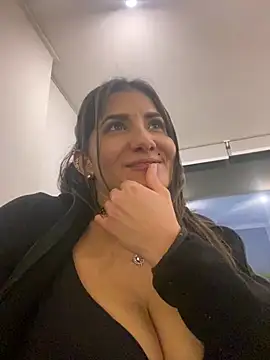 AlejandritaMilano online show from July 24, 2026, 10:19 pm