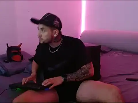 Snapshot of miia-liiam chatting on January 7, 2025, 5:01 am miia-liiam online show from January 7, 2025, 5:01 am