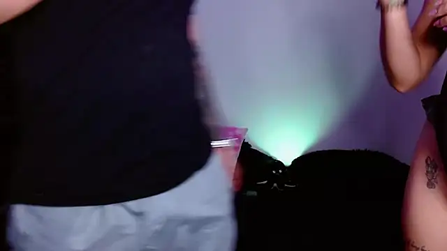 Snapshot of miia-liiam chatting on August 1, 2026, 5:40 am miia-liiam online show from August 1, 2026, 5:40 am