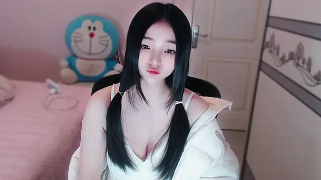 xiao-xiao-D online show from November 4, 2025, 6:01 am