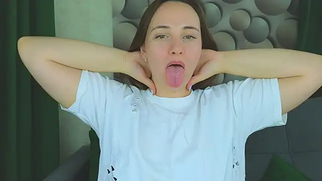 Cute smile sharon online show from September 19, 2025, 6:37 am