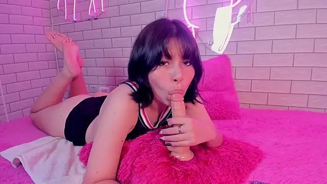 Lily Martinez online show from December 25, 2024, 8:28 pm