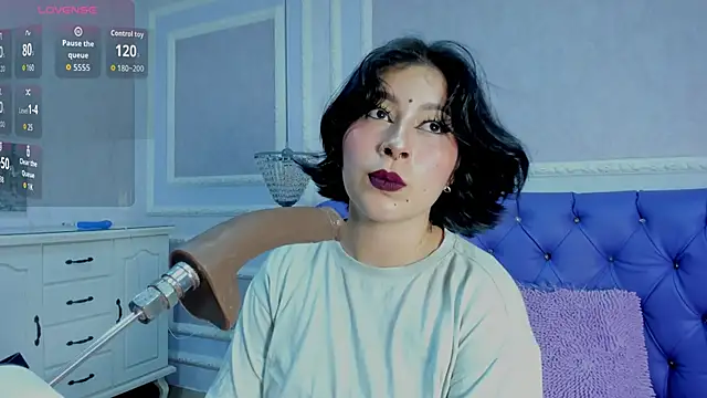 Lily Martinez online show from November 1, 2025, 6:26 am